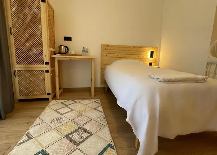 Airport Alibaba House *