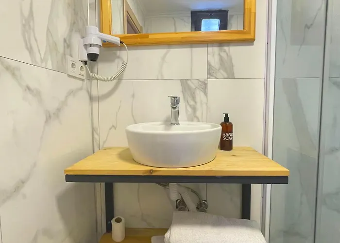 Airport Alibaba Hotel *